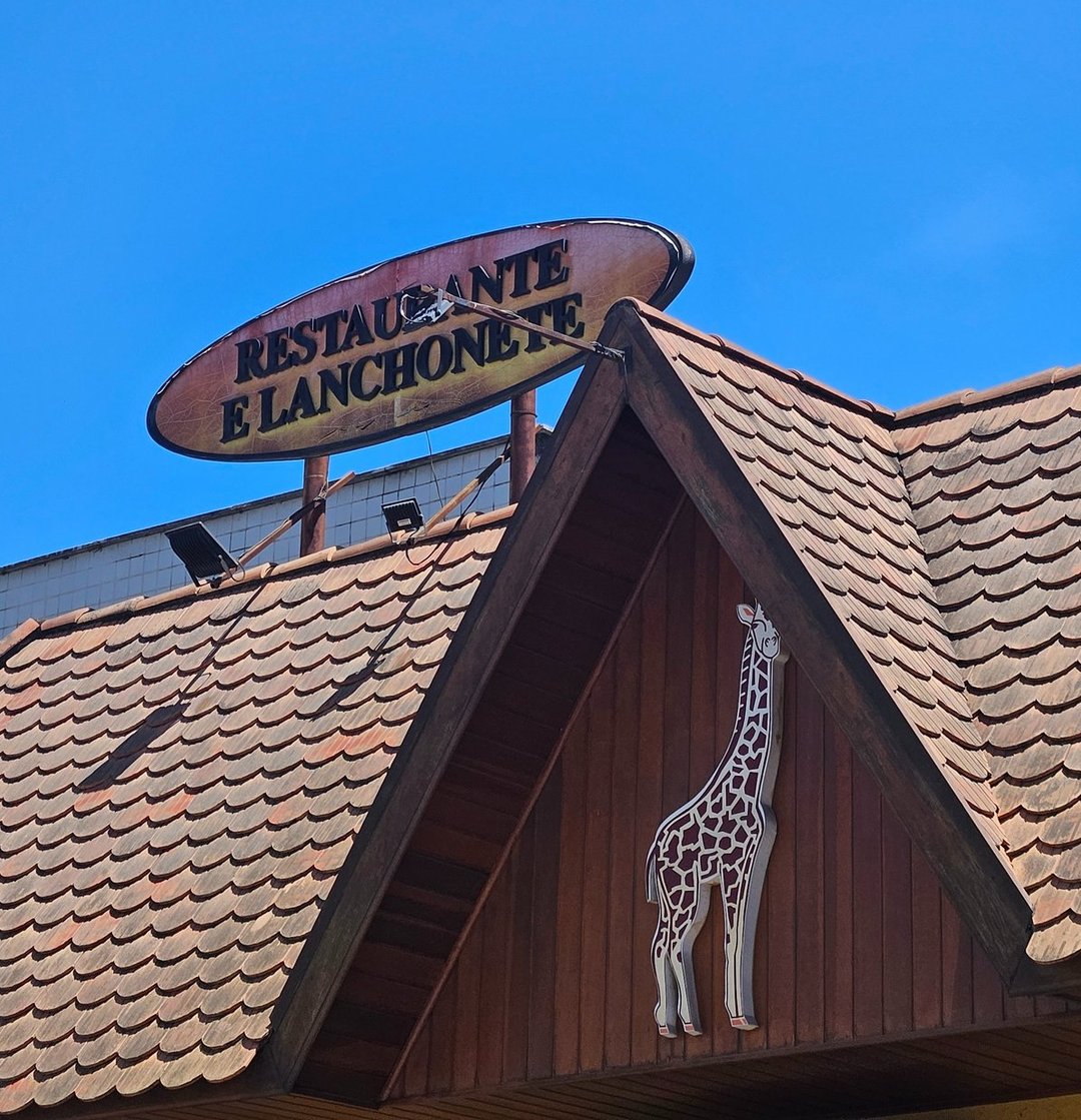 Fachada do Restaurante Girafa em Itatiaia